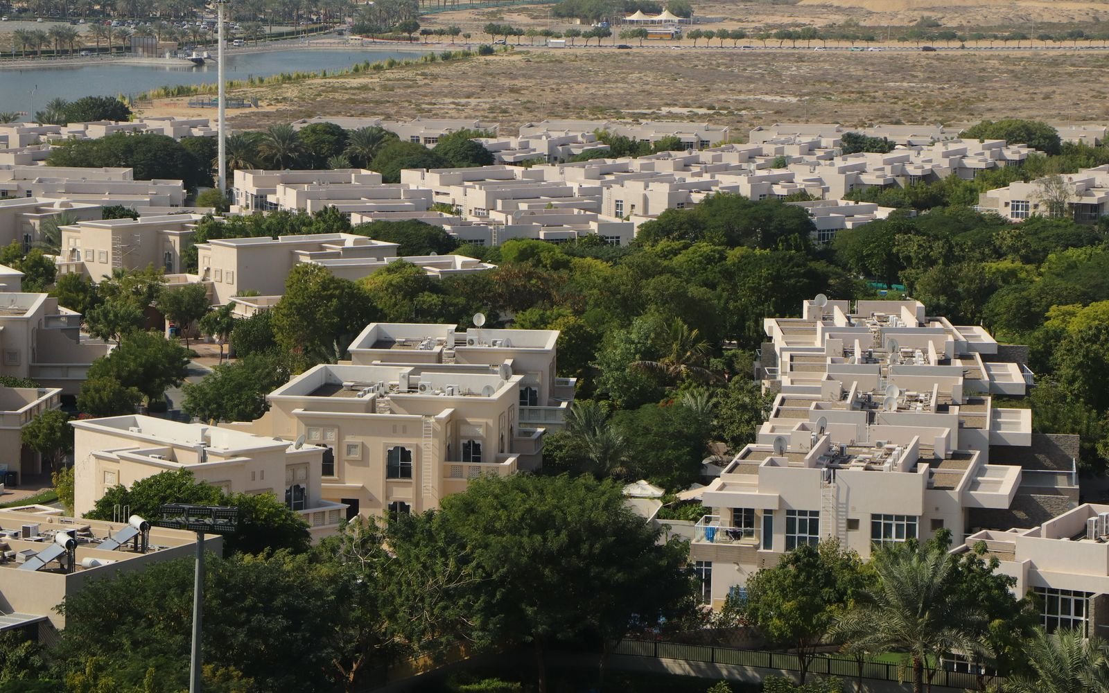 Aerial view of a Dubai residential area for foreign property buyers