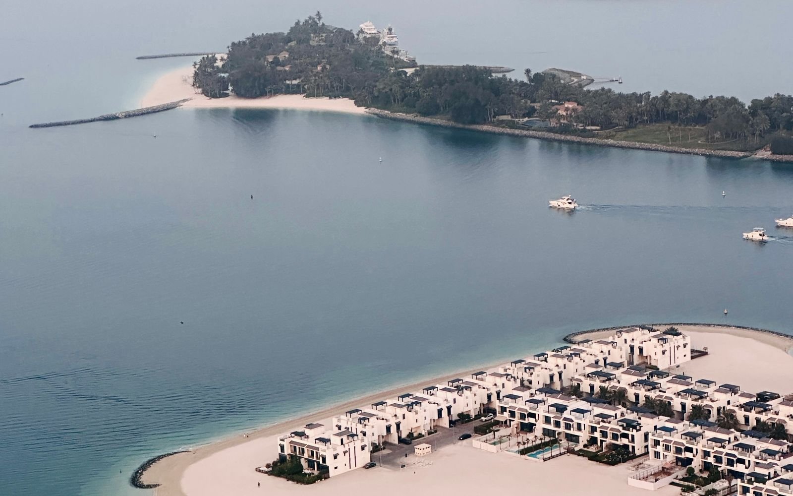 Aerial waterfront community in Dubai for a city master plan guide